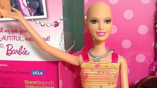 ¿Cómo es la Barbie calva para ayudar a niñas con cáncer?