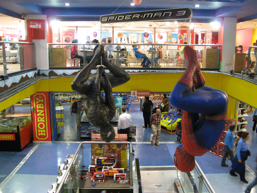 La jugueteria Hamleys llega a Espana - Spiderman en Hamleys