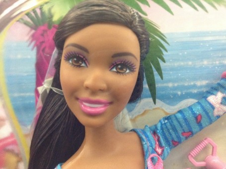 La nueva línea de Barbie la hace mucho más humana 6