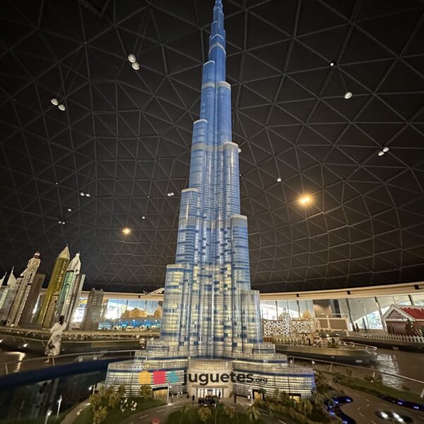 El Burj Khalifa también es el LEGO más alto del mundo