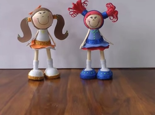 Muñecas con material reciclado para niñas deals