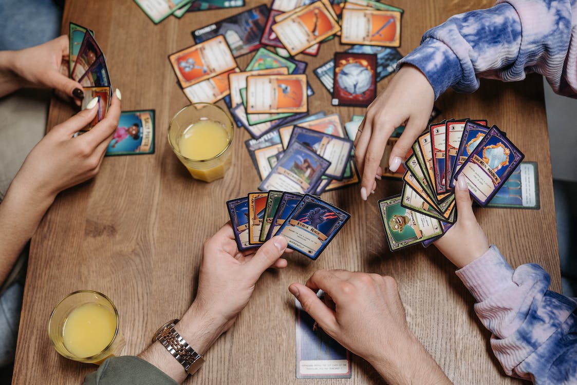 Divertidos juegos de cartas para toda la familia 4 Divertidos juegos de cartas para toda la familia 4