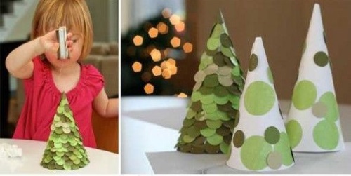 Manualidad infantil navideña un árbol de papel