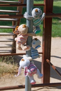 varios peluches smiley
